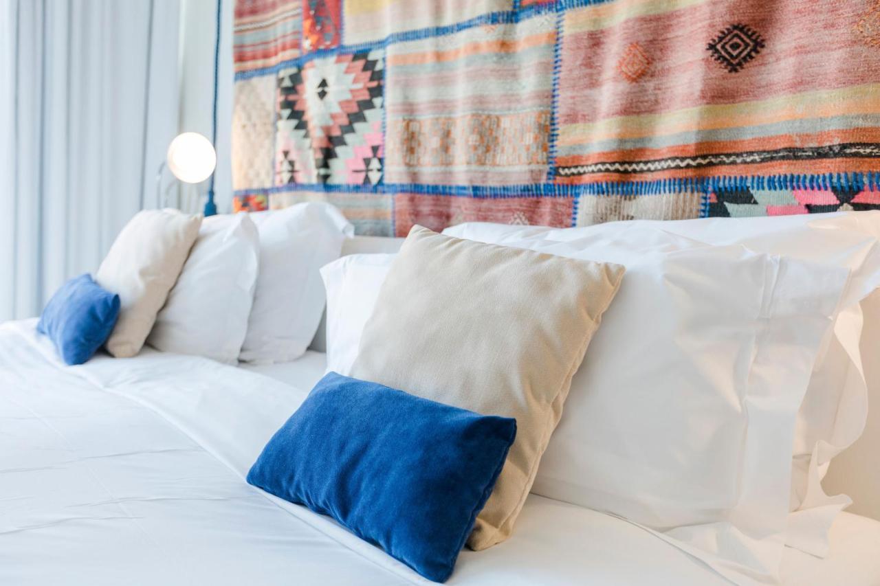 Royal Obidos Scenic Resort Praia del Rei Exterior foto A bed with cushions