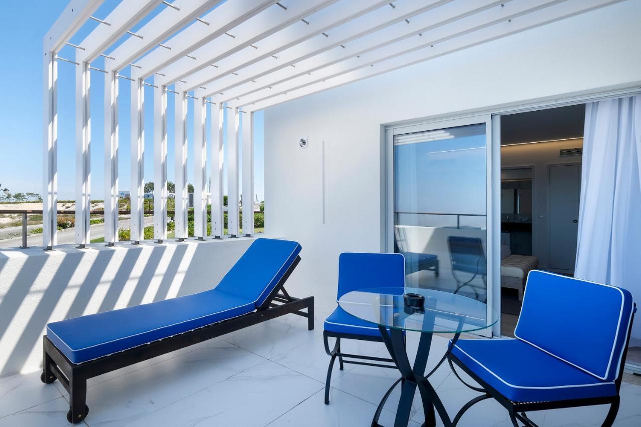 Royal Obidos Scenic Resort Praia del Rei Exterior foto A balcony at the hotel