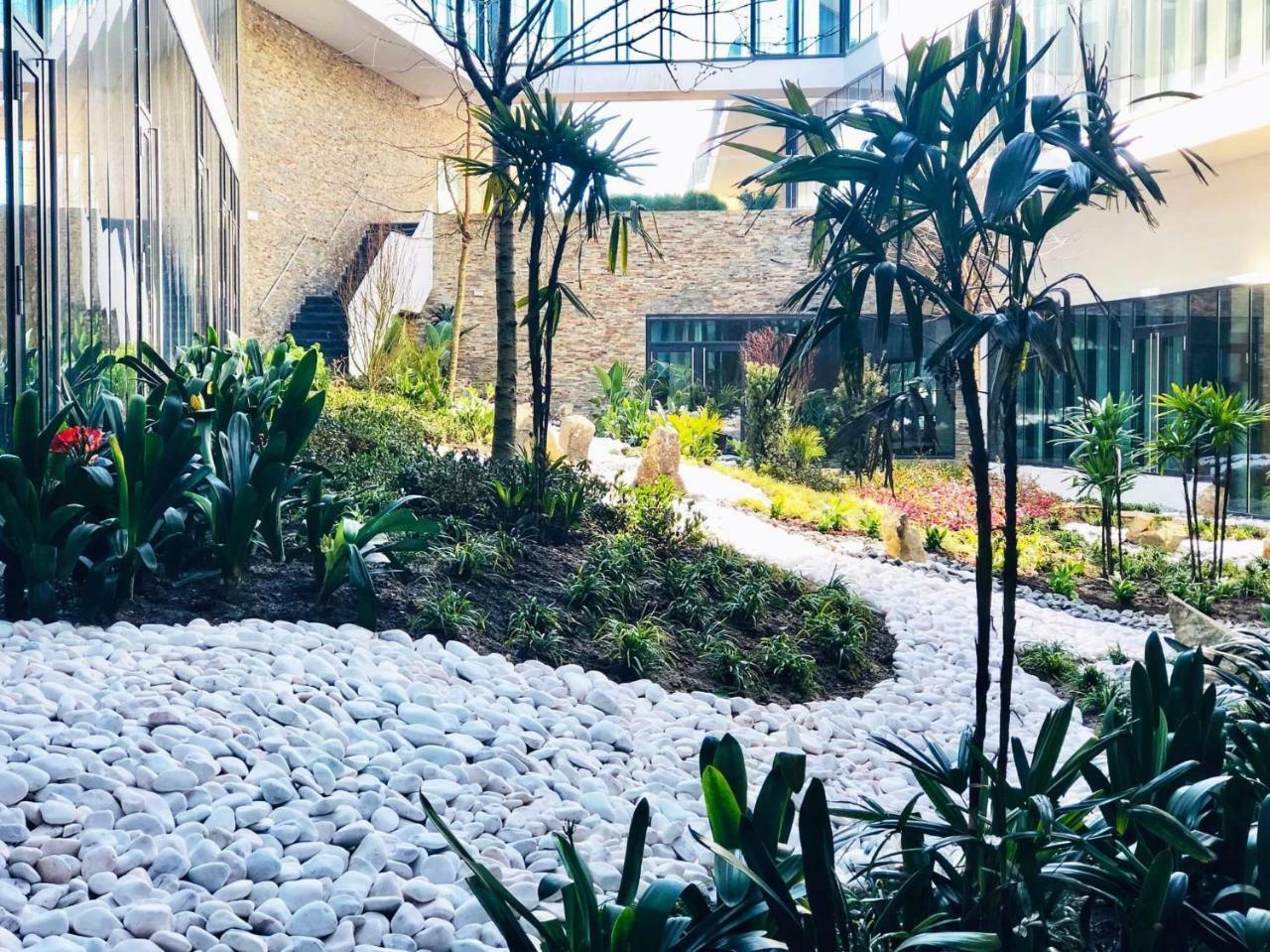 Royal Obidos Scenic Resort Praia del Rei Exterior foto The courtyard of the hospital